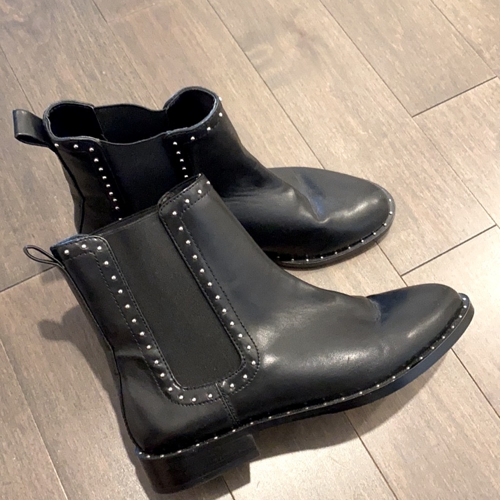 Women’s leather boots